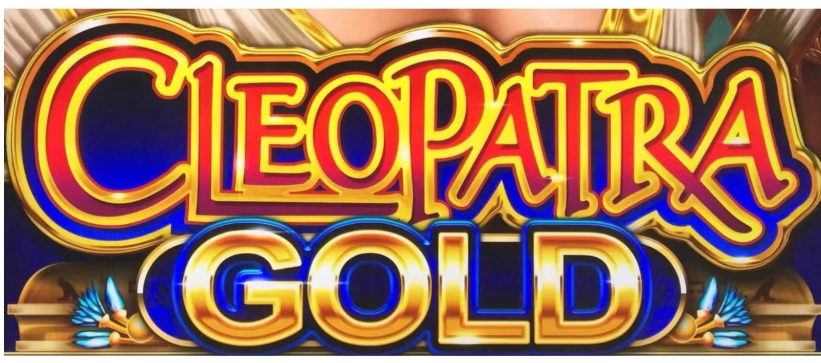 Cleopatra Gold 老虎機遊戲畫面，埃及豔后與金字塔主題