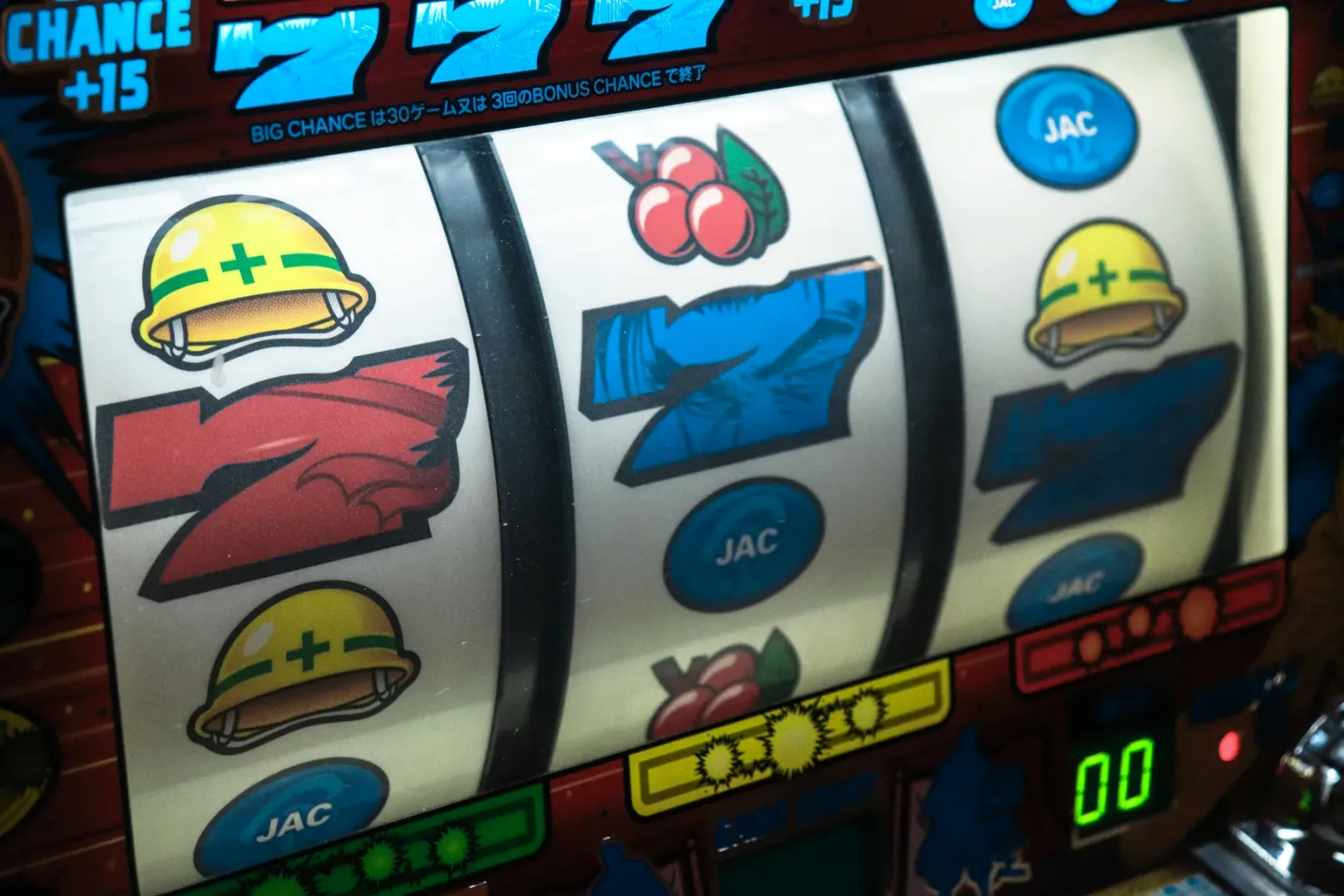老虎機盤面上的 Wild Multiplier 倍率百搭圖案特寫